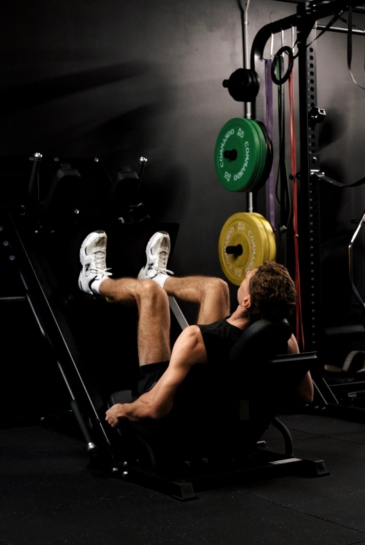 commando-leg-press-hack-squat-machine
