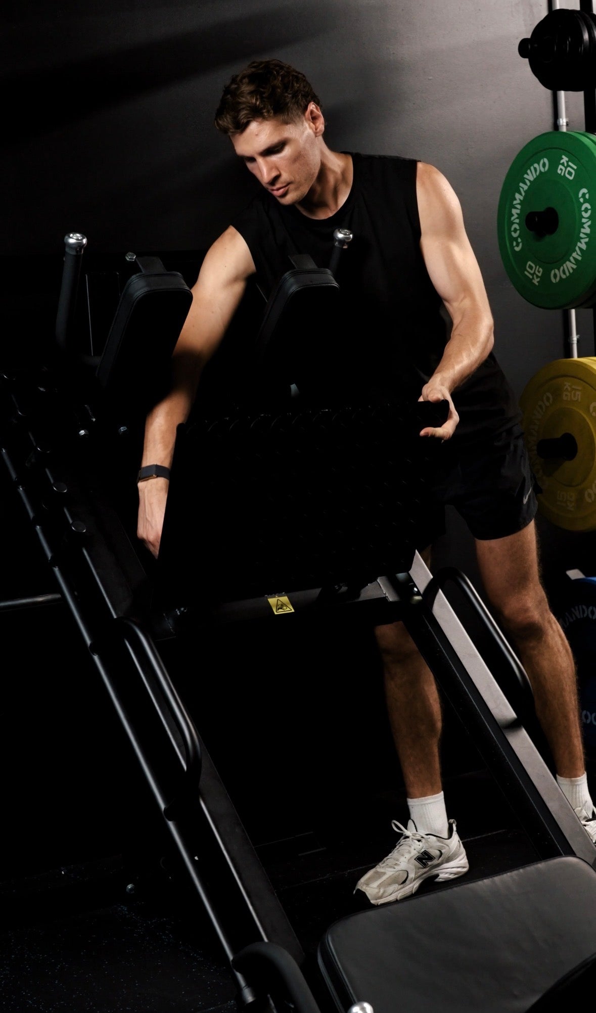 commando-leg-press-hack-squat-machine