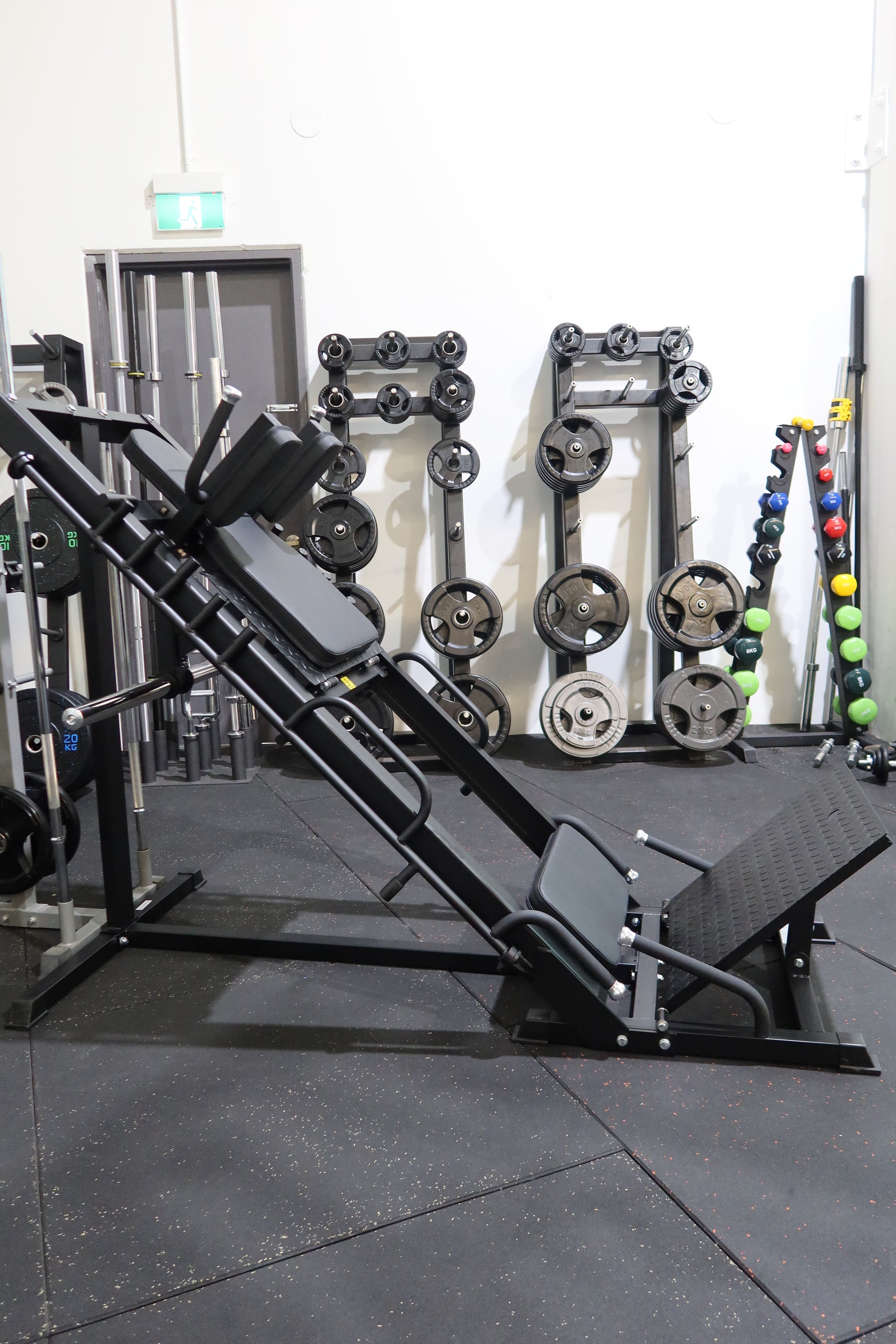 commando-leg-press-hack-squat-machine