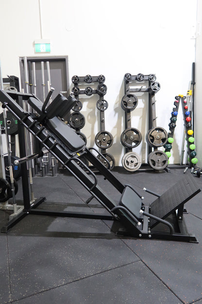 commando-leg-press-hack-squat-machine